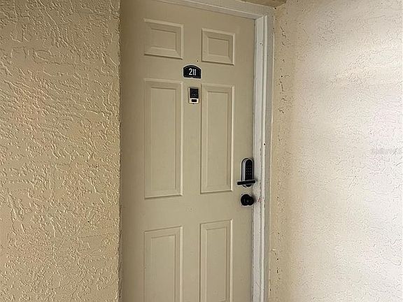 5th image of 211 Thorntree Pl