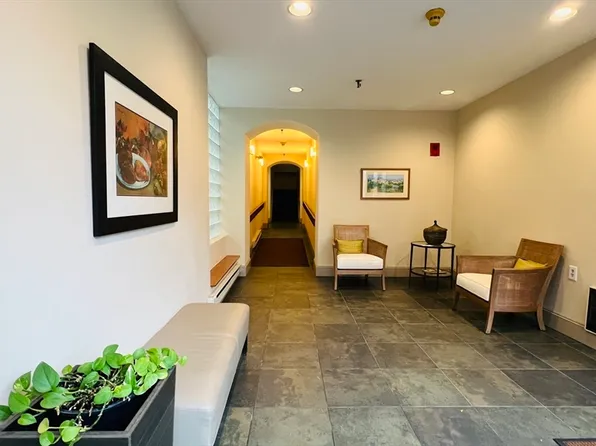 66 Winchester St #Phb, Brookline, MA 02446