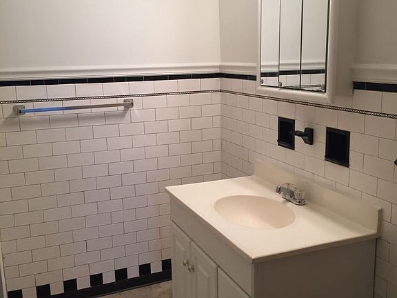 5th image of 672 Evergreen Ave #2