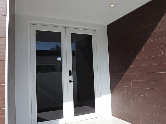 2nd image of 904 NE 15th Ave #904