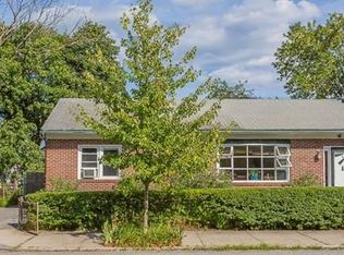 9 Seamans St, Providence, RI 02908