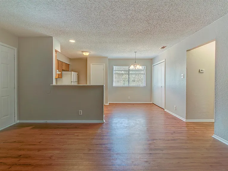 400 Hedgewood Dr #D — Photo 7