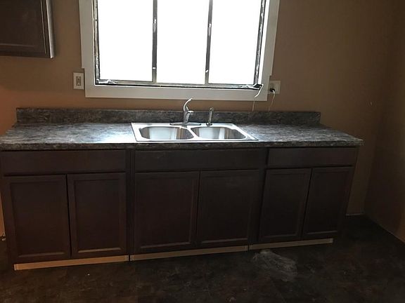4th image of 445 Northampton St Floor 1