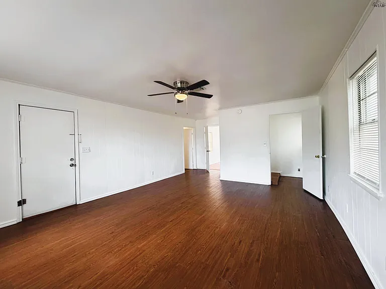 2951 Moffett Ave — Photo 10
