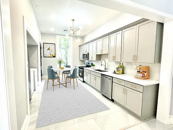 5th image of 2403 Carondelet St #F