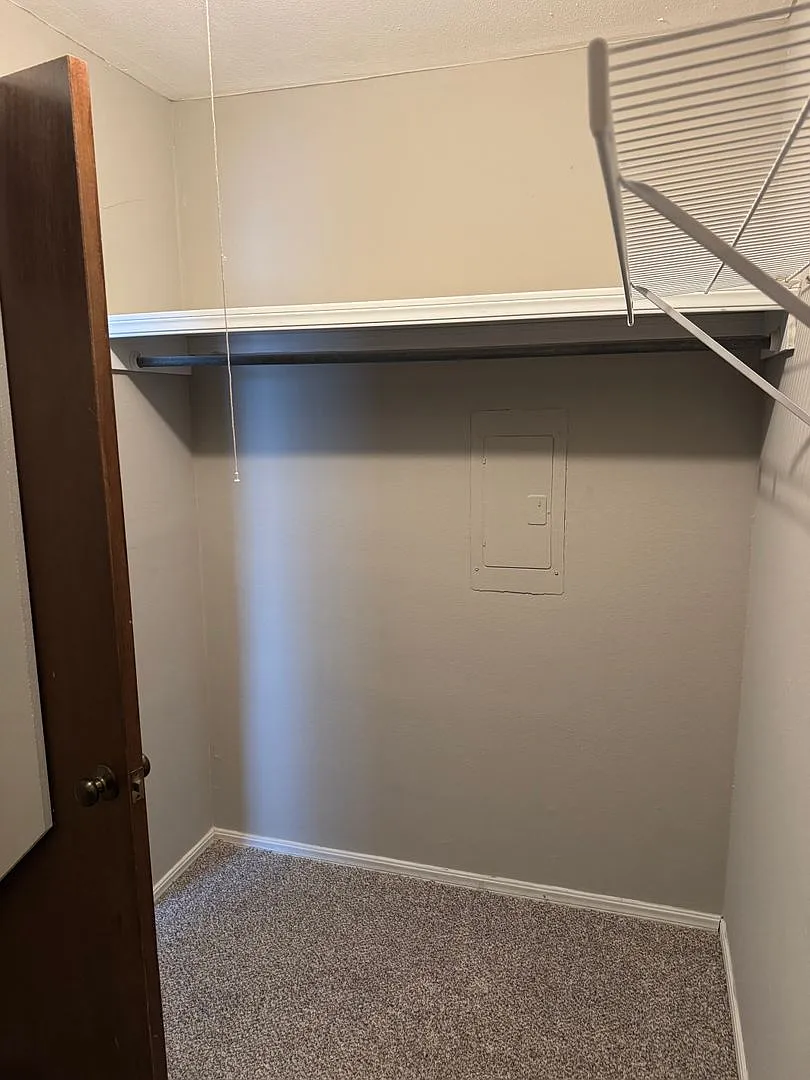 1 Bedroom 1 Bath Apartment Available — Photo 3