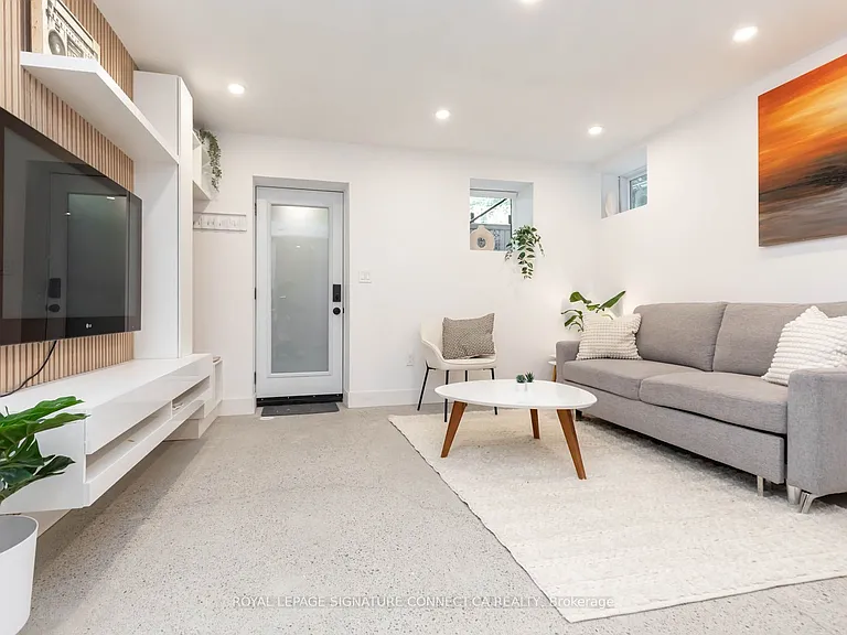 55 Dearbourne Ave #LOWER — Photo 5
