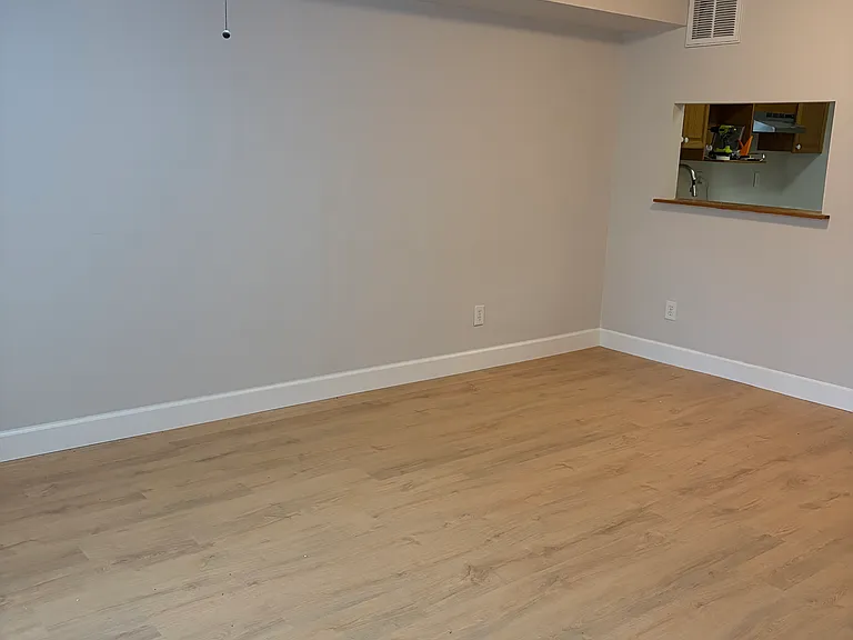27 Astor Ct — Photo 2