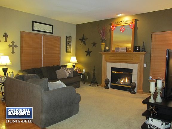 B E A U T I F U L Living Room awaits you!