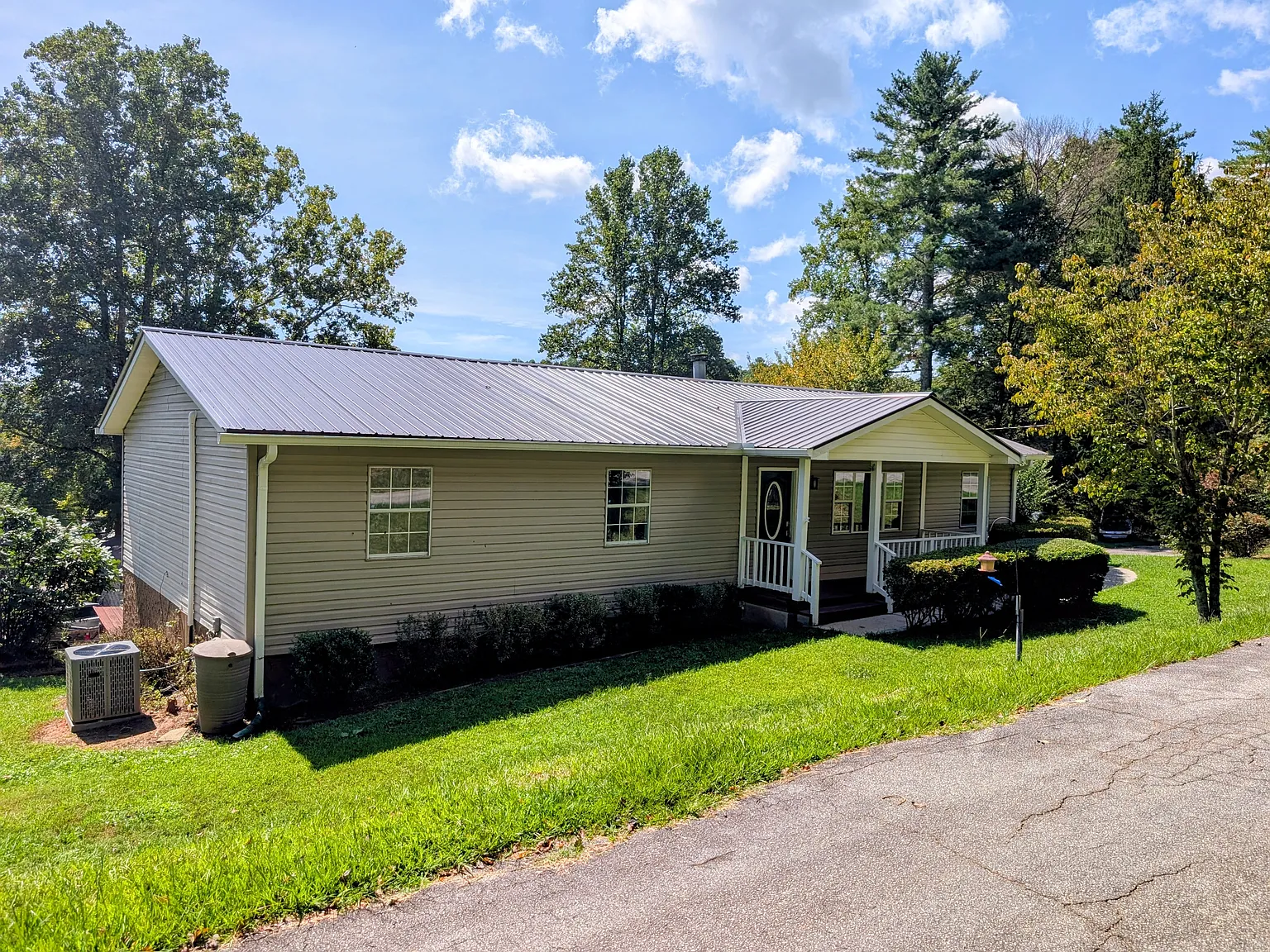 3 bed, 1380 sqft, $2,500 — Photo 3