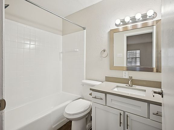 4th image of 1370 Rigsbee Dr #8D