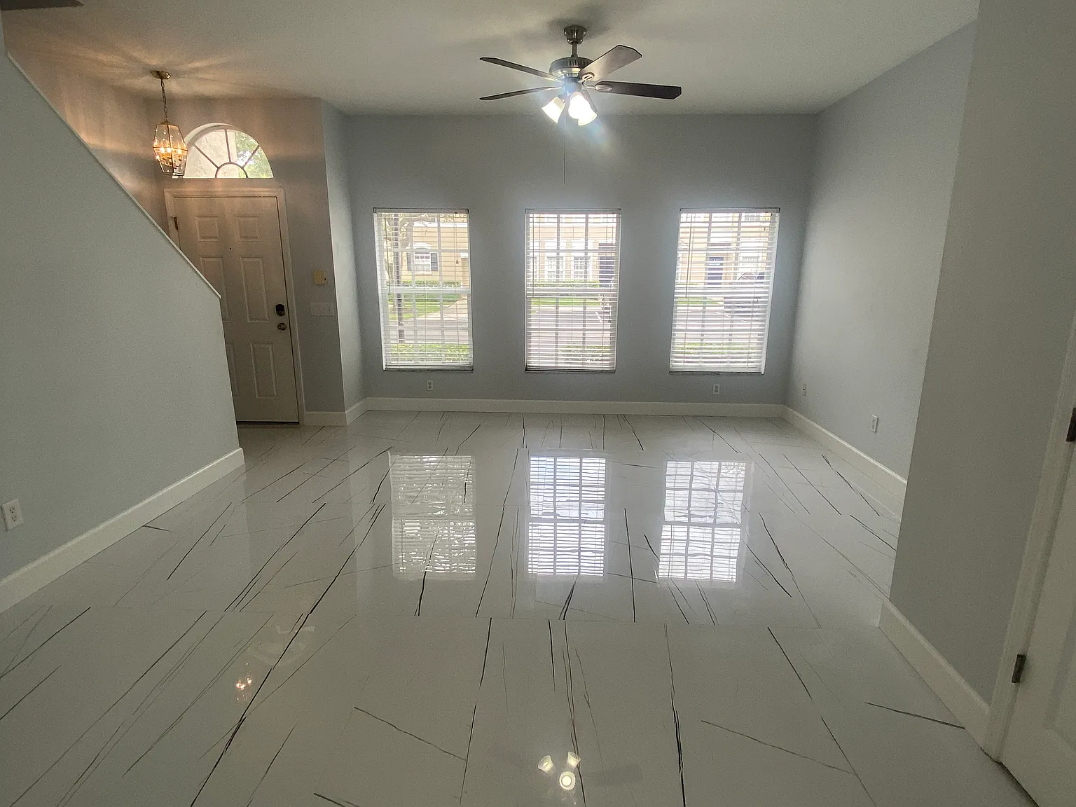 3 bed, 2.5 bath, 1232 sqft, $2,300 — Photo 2