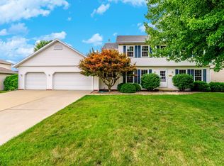 2804 Park Ridge Rd, Bloomington, IL 61704