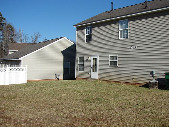 3rd image of 4903 Cornelia Dr