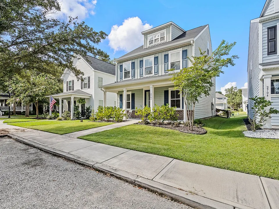 2702 Bluestem Dr
