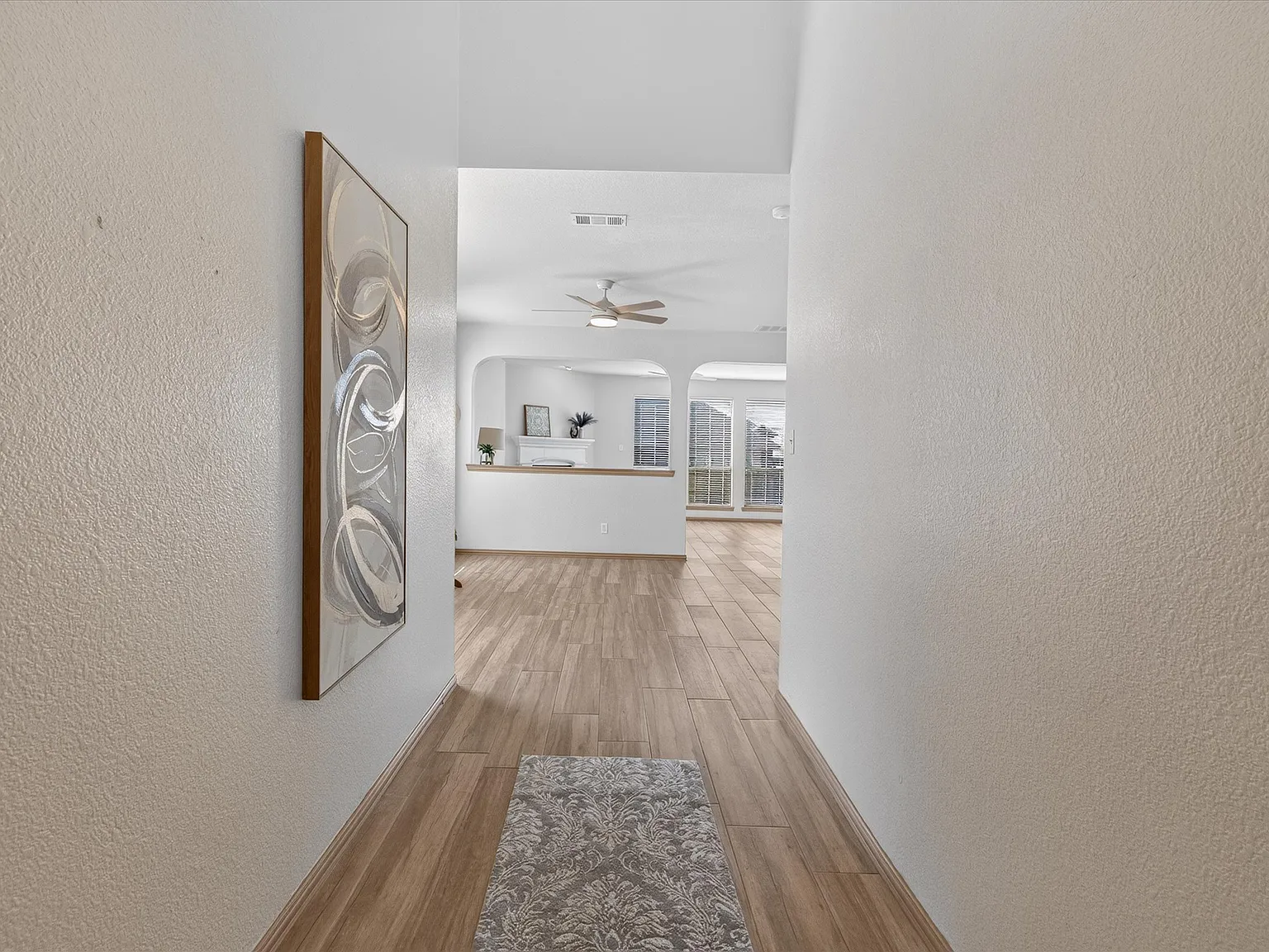 4 bed, 2280 sqft, $2,500 — Photo 4