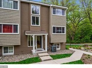 422 Pondridge Cir, Wayzata, MN 55391