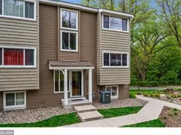 422 Pondridge Cir, Wayzata, MN 55391