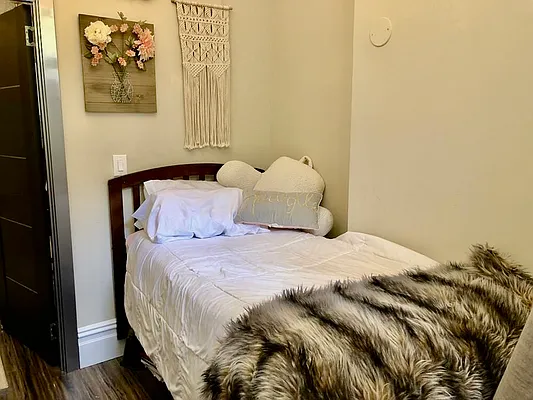 Rented by R New York | media 23