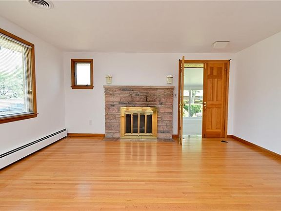 2nd image of 156 Cresthaven Dr