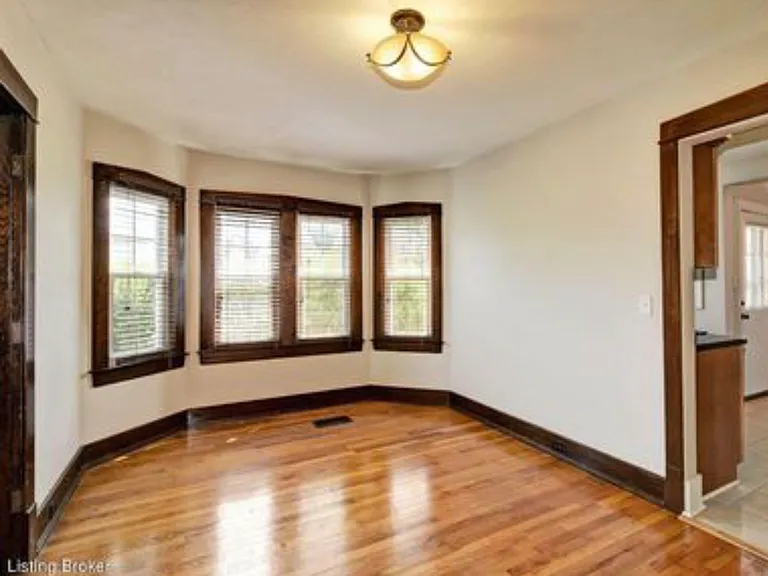 644 Ervay Ave — Photo 4