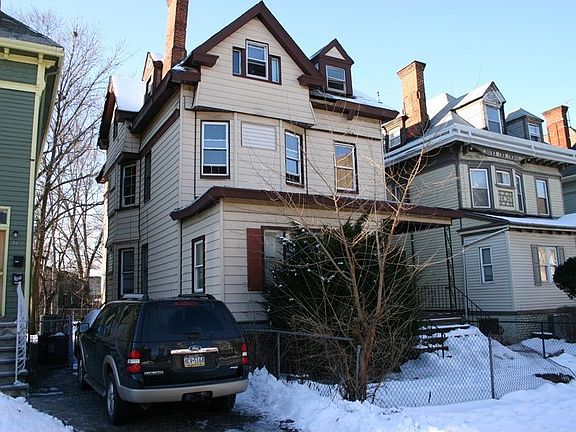 3rd image of 17 Carlton St
