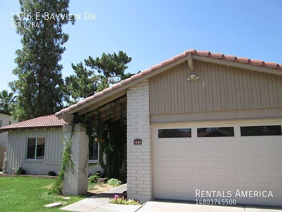 3rd image of 1336 E Bayview Dr
