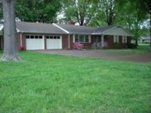 904 Robin Hood Dr, Union City, TN 38261