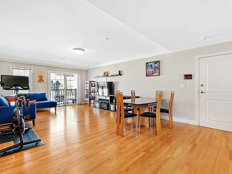 32 Common St #23 — Photo 15