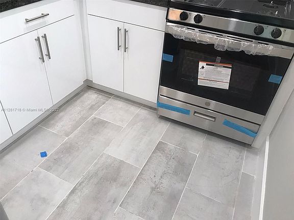 4th image of 2456 Flamingo Dr #9