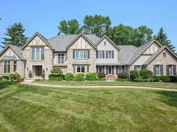 106 W Vintage DRIVE, Mequon, WI 53092