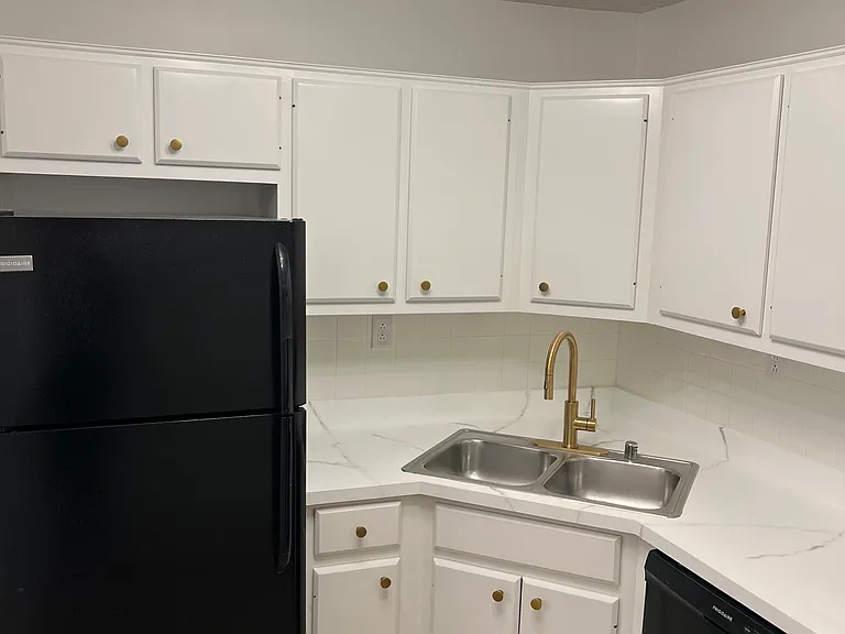 429 Westwood Dr #4 — Photo 7