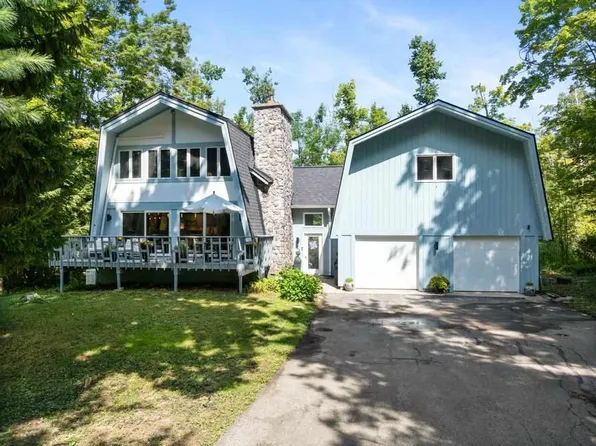 245 Winter Park Dr, Harbor Springs, MI 49740