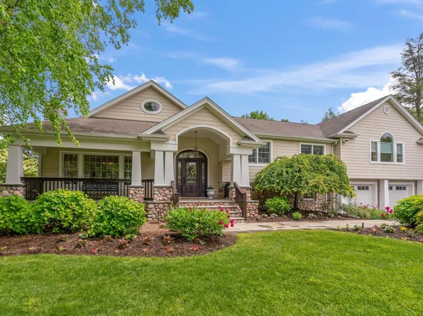 30 Salem Ridge Drive, Huntington, NY 11743