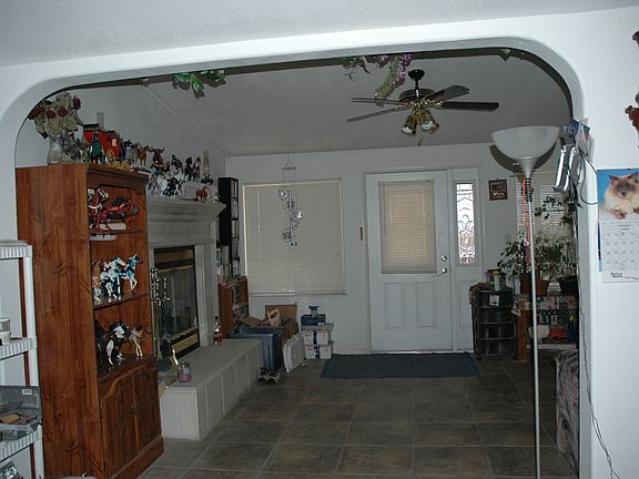 Living Room FP & Entry