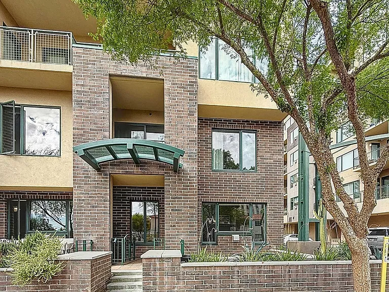 16 W Encanto Blvd #2 — Photo 1