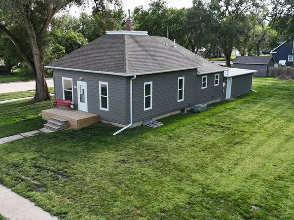 803 11th St, Aurora, NE 68818