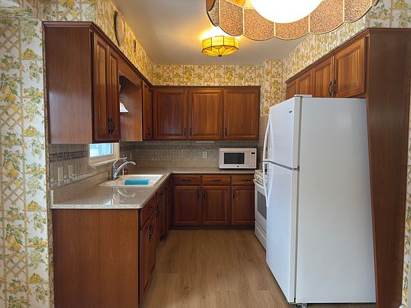 5th image of 2792 Grant Dr