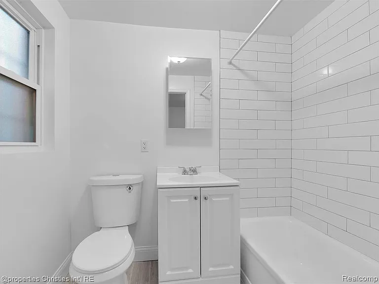 44 Highland St #2 — Photo 9