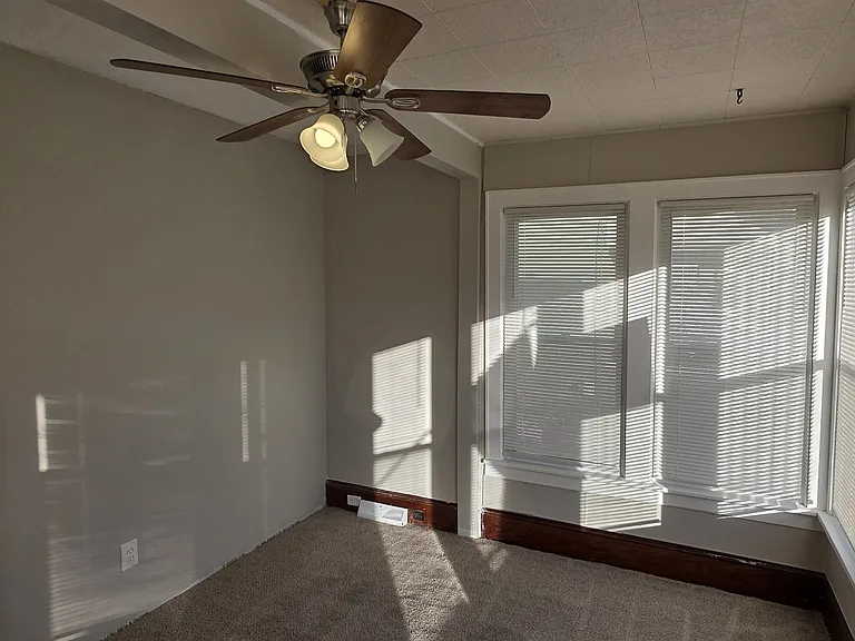 1225 W Osborne St — Photo 18