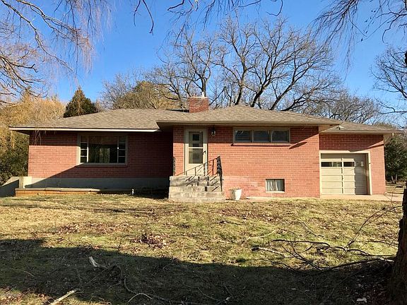3rd image of 1081 N Hillside Dr
