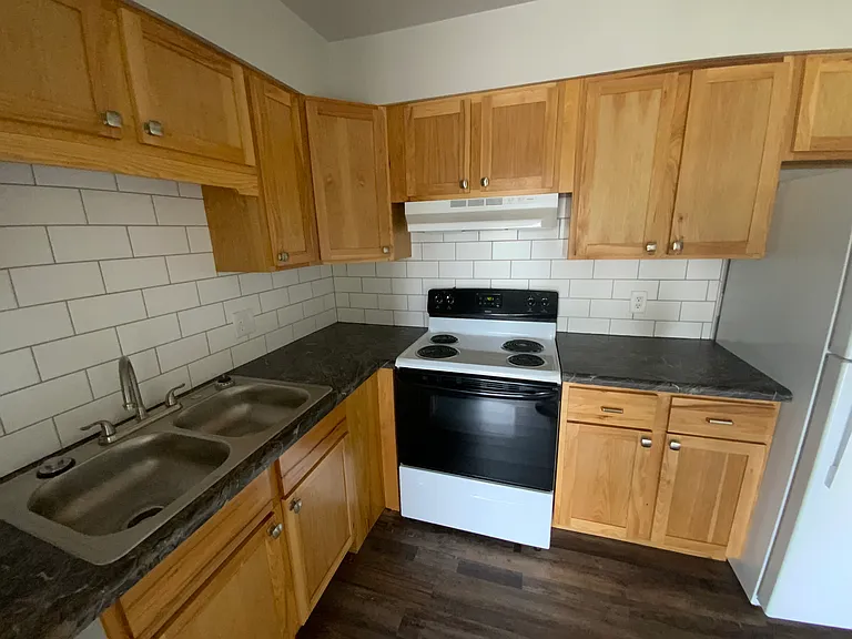 1108 Cambridge Ct #8 — Photo 4