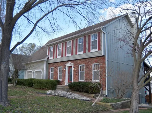 8537 Greenwood Ln, Lenexa, KS 66215