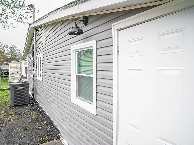 3825 Crane Dr NE — Photo 21