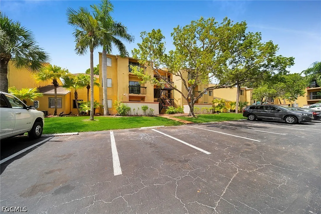 2 bed, 2.0 bath, 883 sqft, $1,200 — Photo 1