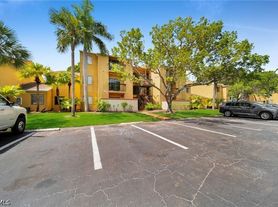 2885 Winkler Ave, Fort Myers, FL