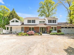 4 Norman Pl, Huntington, NY 11743