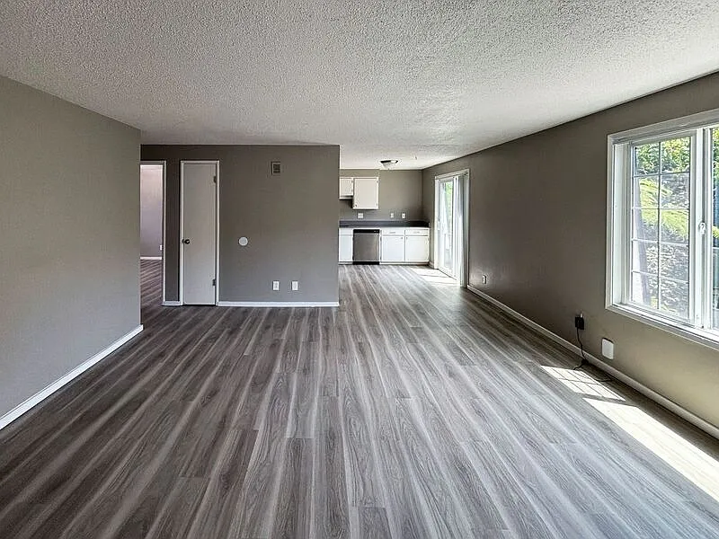 2 bed, 1.0 bath, 800 sqft, $1,395 — Photo 3