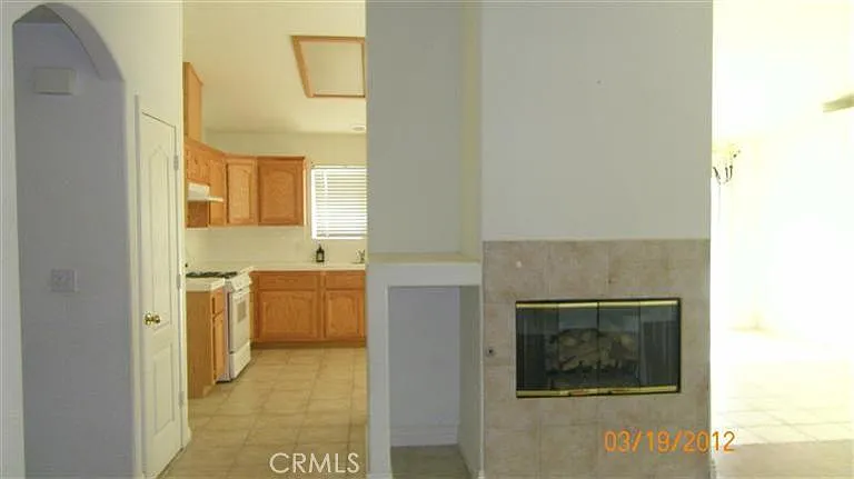 3 bed, 1370 sqft, $2,500 — Photo 2