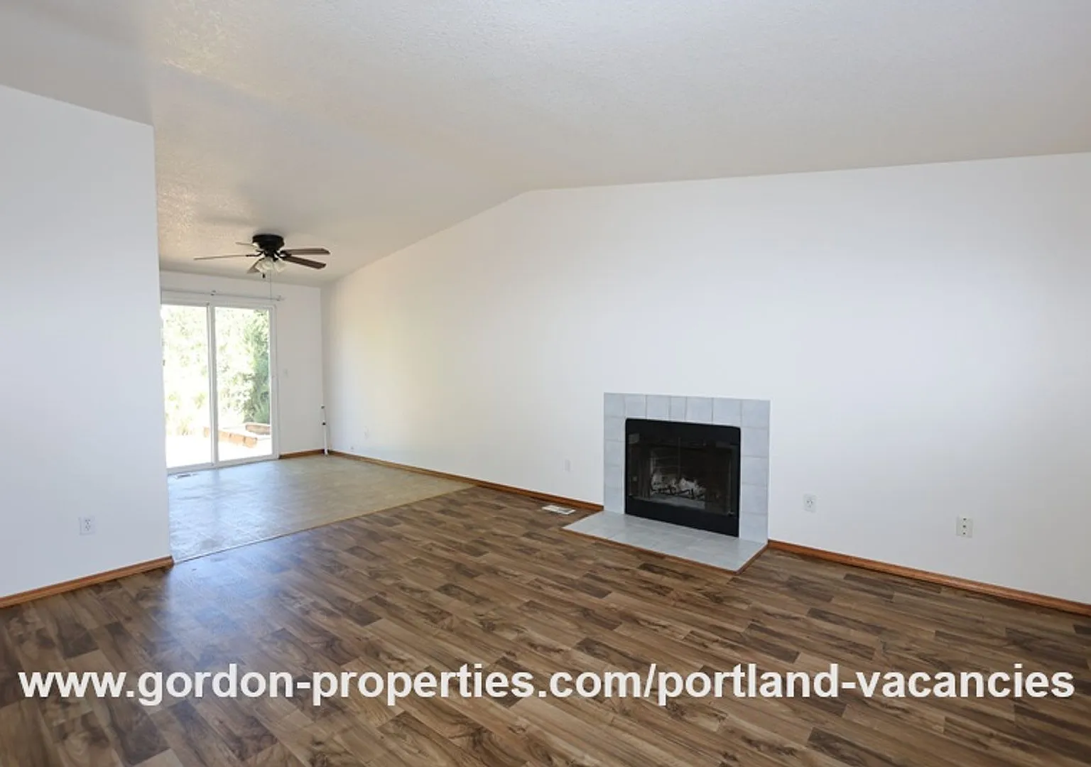 SE Schiller St - ranch style 3 bedroom home — Photo 3